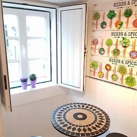 Alfama Balcony Apartman