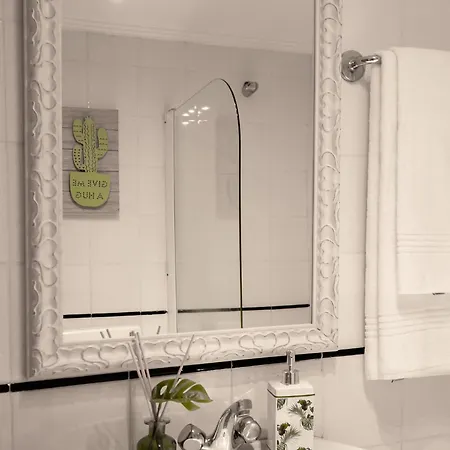 Alfama Balcony Apartment *