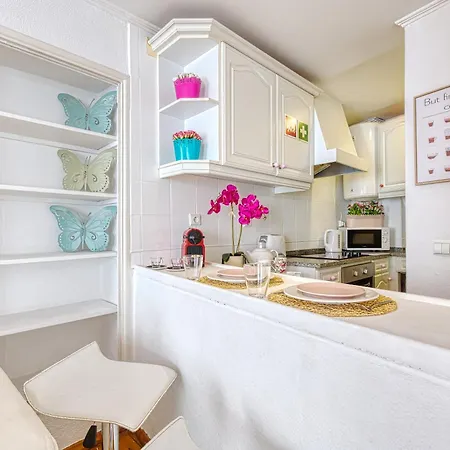 Alfama Balcony Apartment *