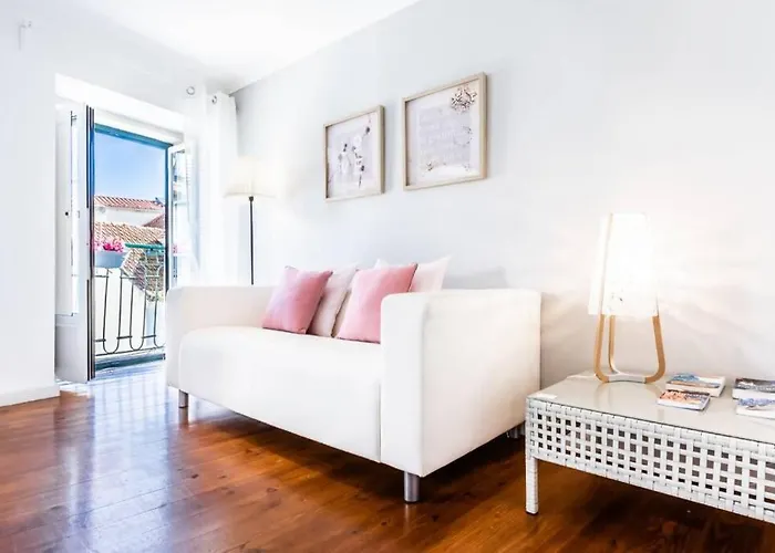 Alfama Balcony شقة