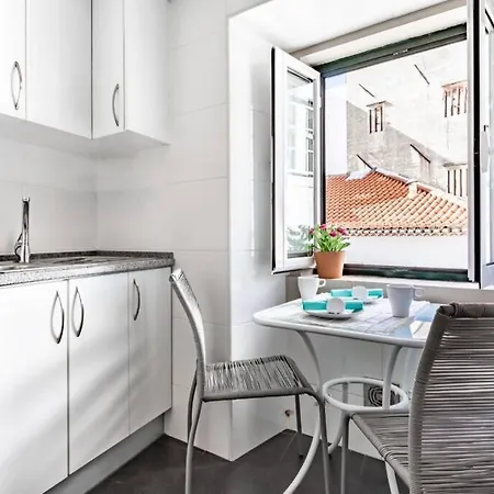 Alfama Balcony Апартаменты